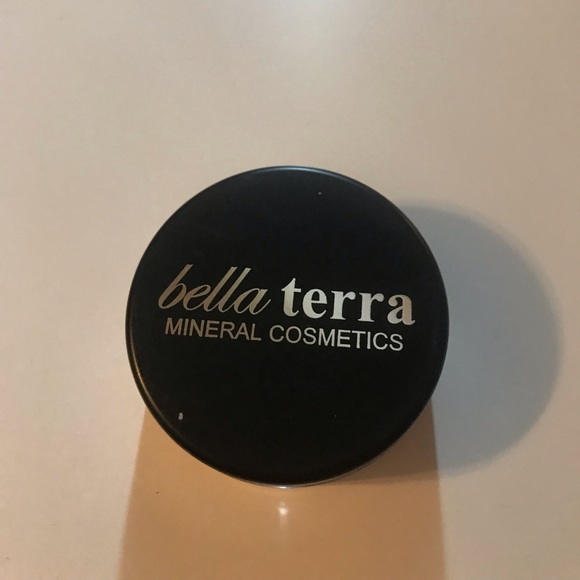 Mineral Foundation Bella Terra - Picture 1 of 2